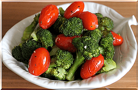 Foods to help you sleep better: tomatoes and broccoli