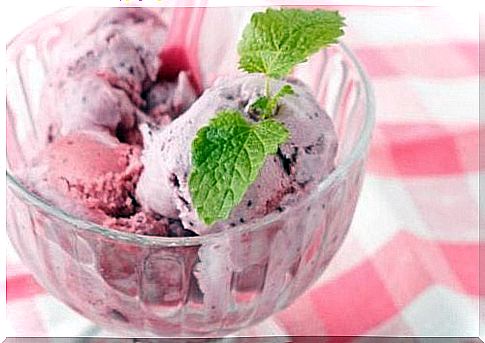 Strawberry ice cream 