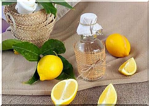 Degrease kitchen windows with vinegar and lemon