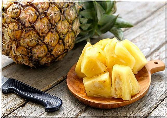 pineapple to fight against gastric ulcers