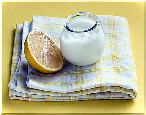 Mask with yogurt and lemon.