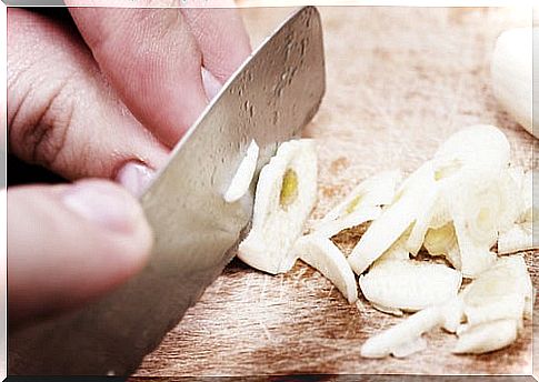 Garlic to permanently calm coughs