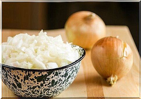 How to treat bronchitis the natural way: onion soup