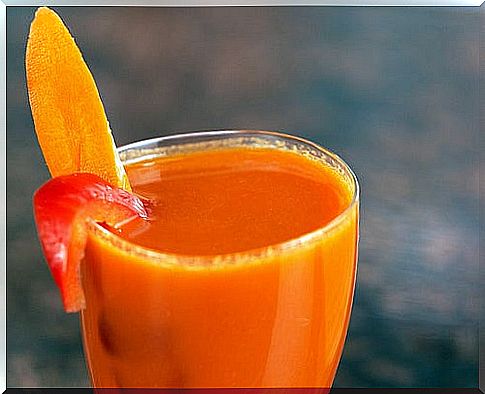 Consuming certain juices promotes longer eyelashes.