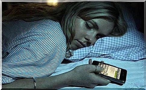 woman sleeping with her cellphone 